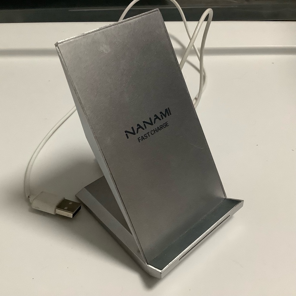 NANAMI Fast Wireless Charge Stand for IPhone and Samsung Silver (B324)